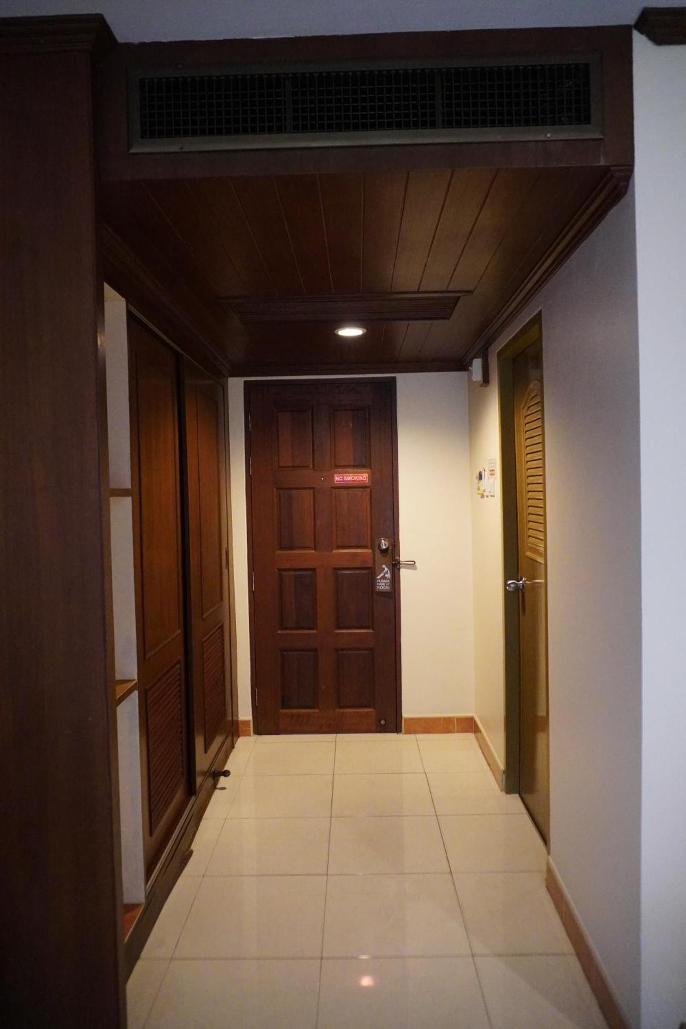 Centre Point Nanai Hotel Patong Exterior photo
