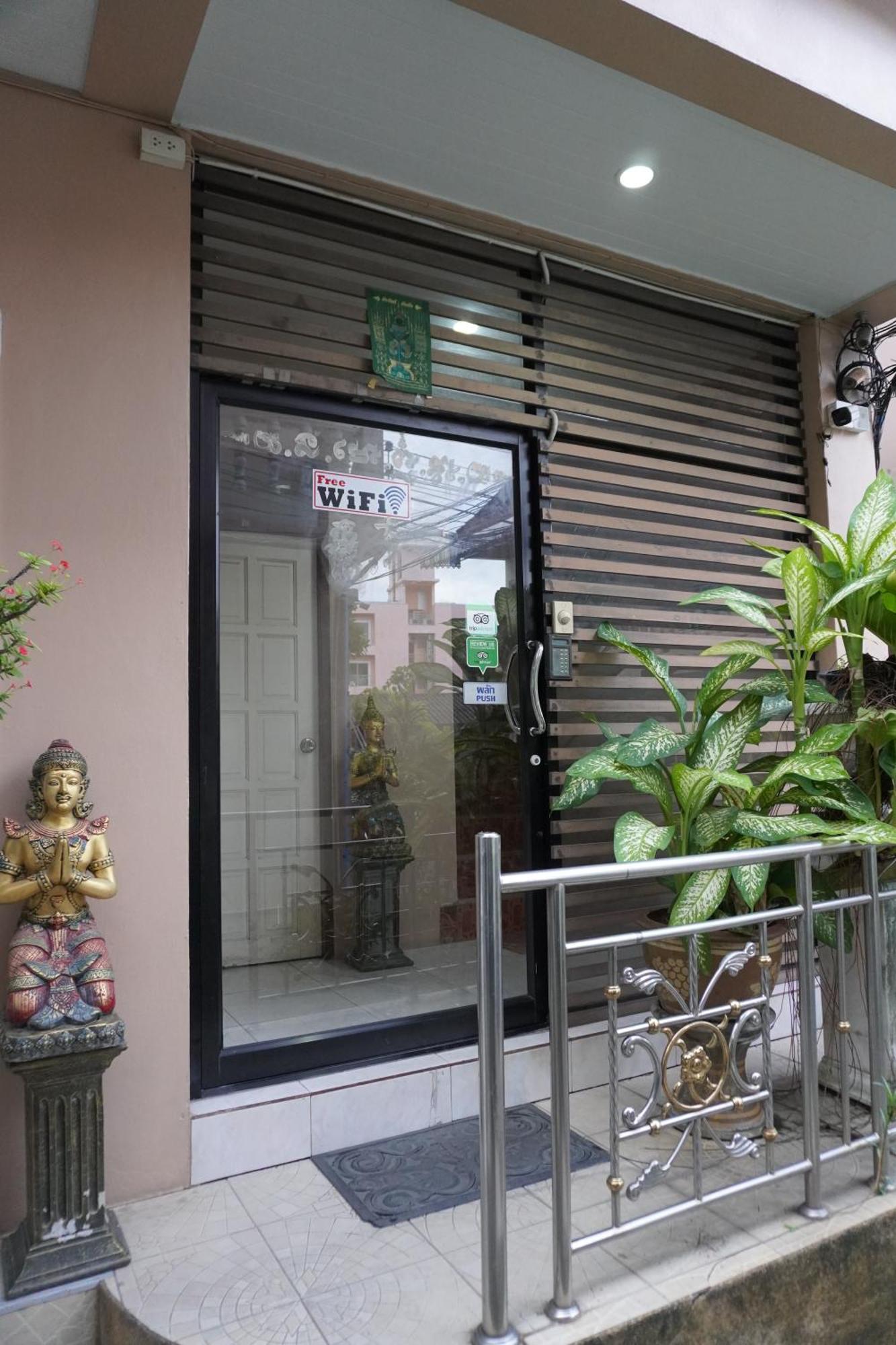 Centre Point Nanai Hotel Patong Exterior photo