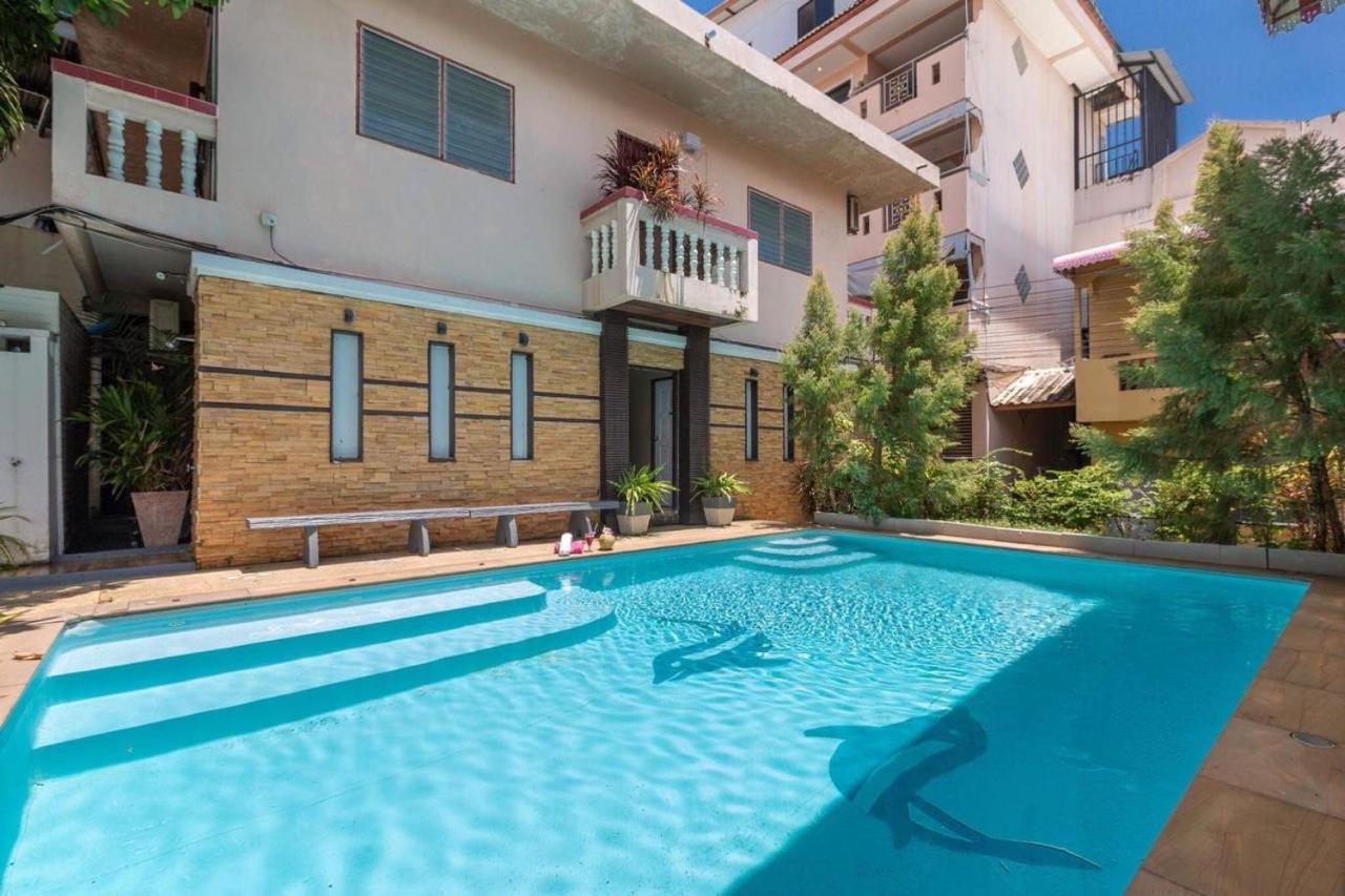 Centre Point Nanai Hotel Patong Exterior photo
