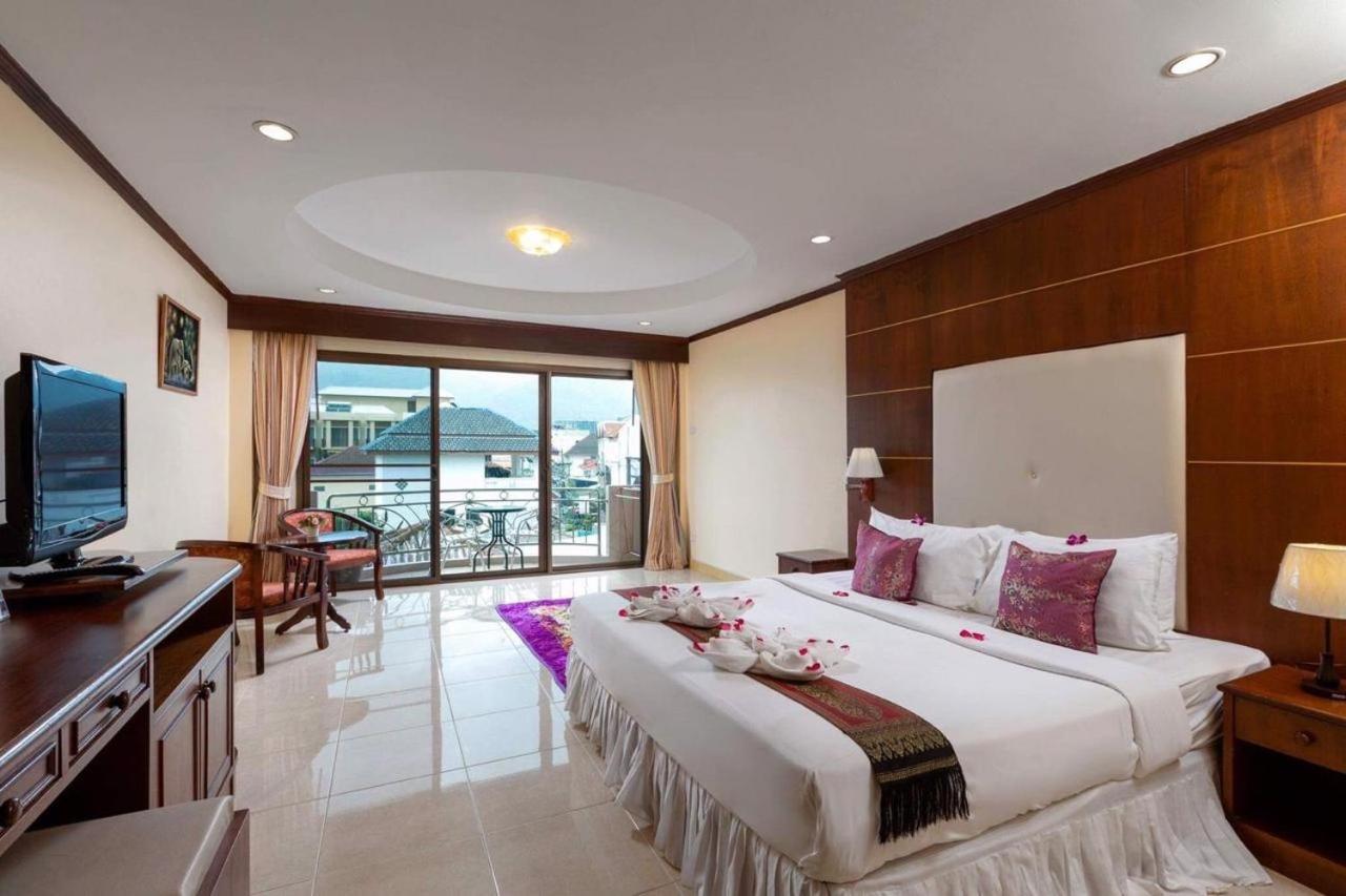 Centre Point Nanai Hotel Patong Exterior photo