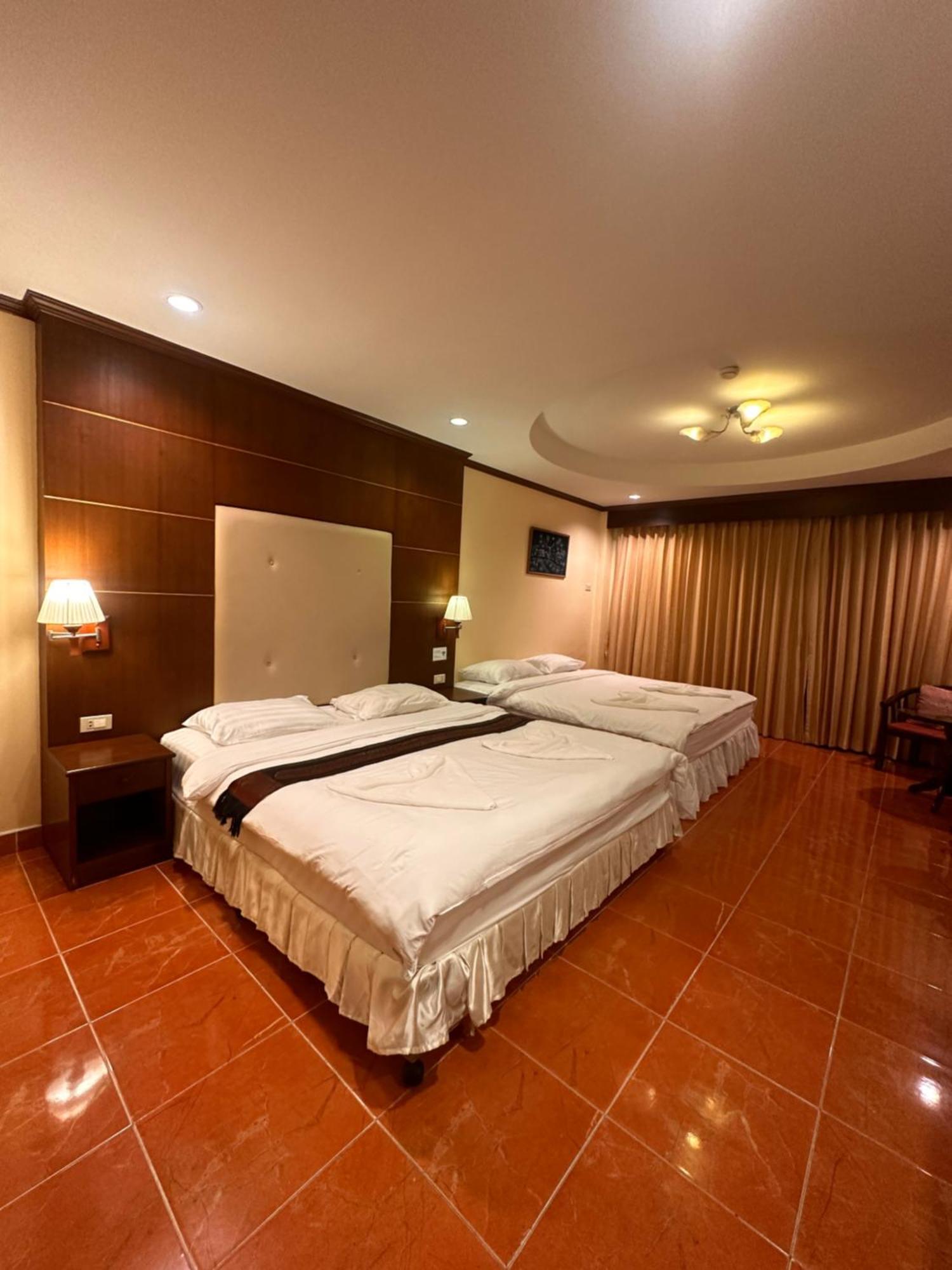 Centre Point Nanai Hotel Patong Exterior photo